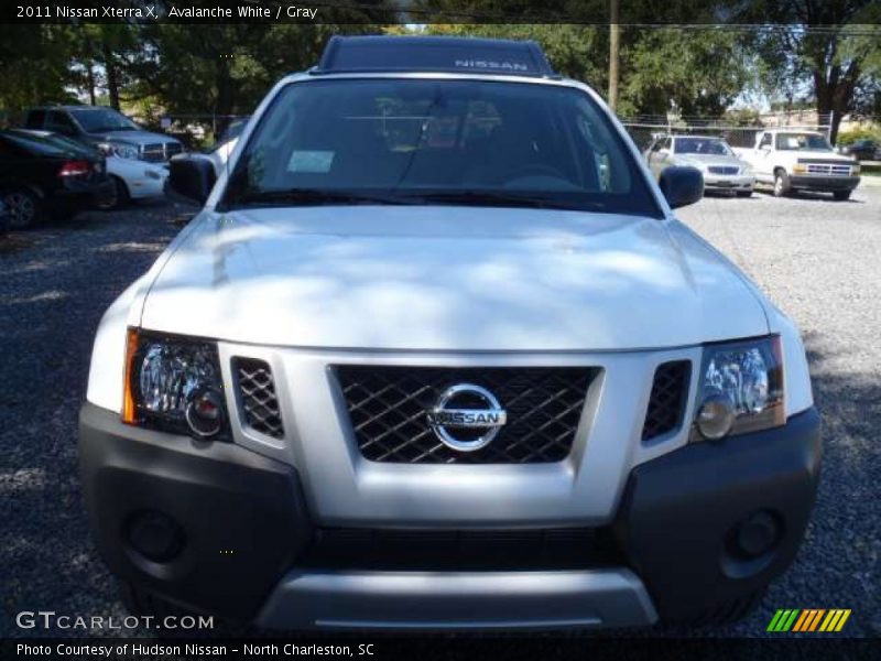 Avalanche White / Gray 2011 Nissan Xterra X