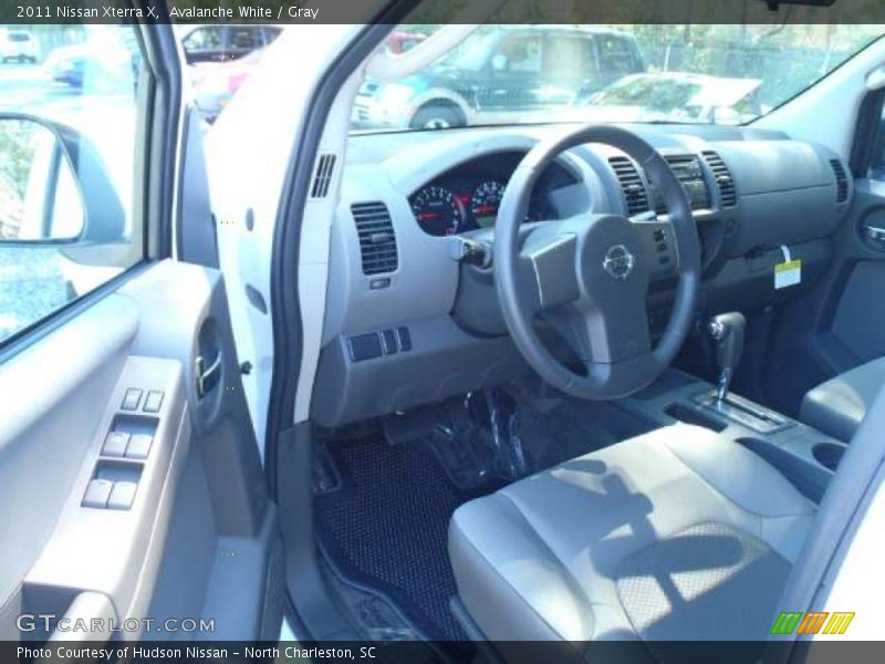 Avalanche White / Gray 2011 Nissan Xterra X