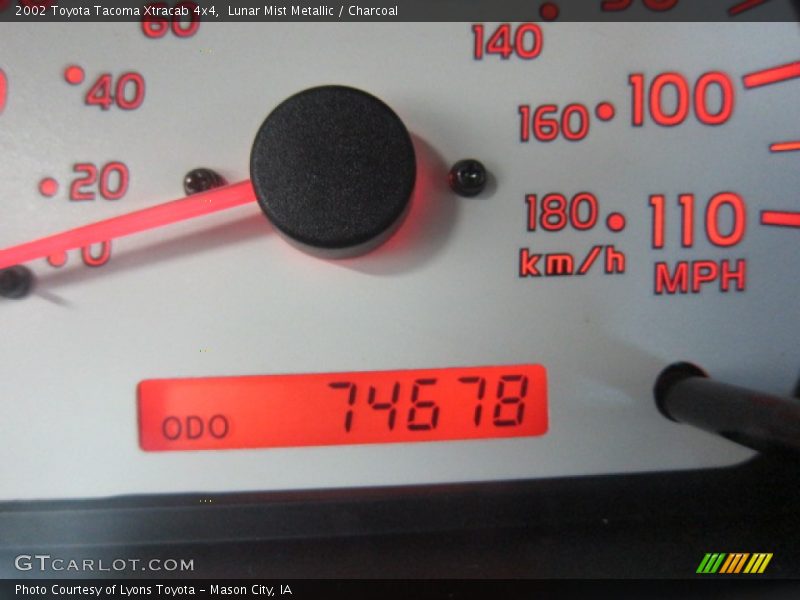 Lunar Mist Metallic / Charcoal 2002 Toyota Tacoma Xtracab 4x4