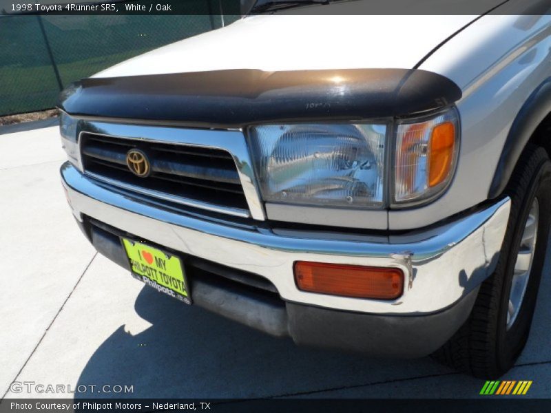 White / Oak 1998 Toyota 4Runner SR5