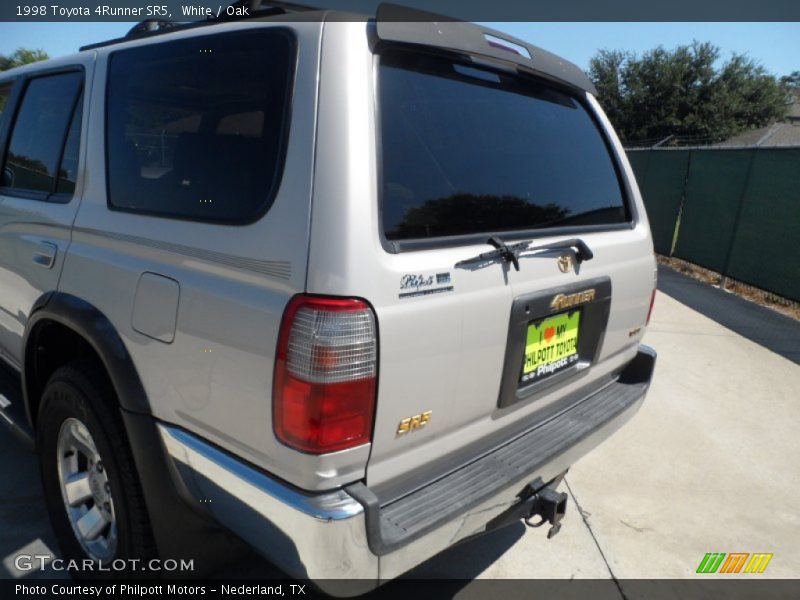 White / Oak 1998 Toyota 4Runner SR5