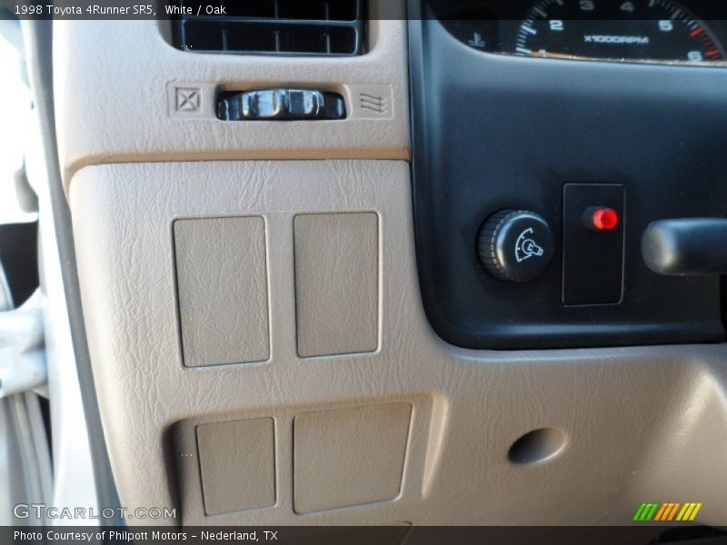White / Oak 1998 Toyota 4Runner SR5