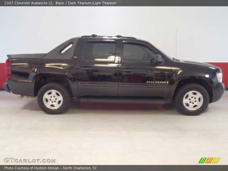 Black / Dark Titanium/Light Titanium 2007 Chevrolet Avalanche LS