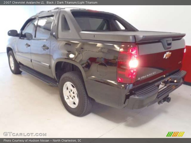 Black / Dark Titanium/Light Titanium 2007 Chevrolet Avalanche LS