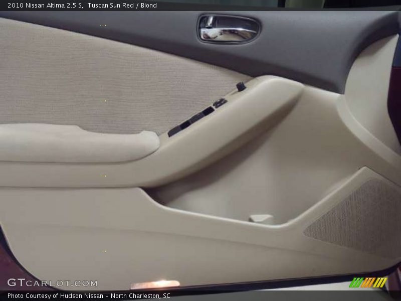 Tuscan Sun Red / Blond 2010 Nissan Altima 2.5 S