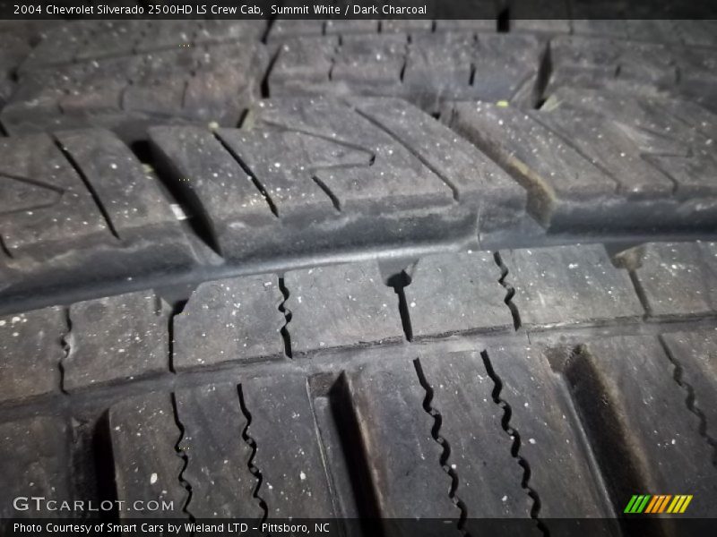 Summit White / Dark Charcoal 2004 Chevrolet Silverado 2500HD LS Crew Cab