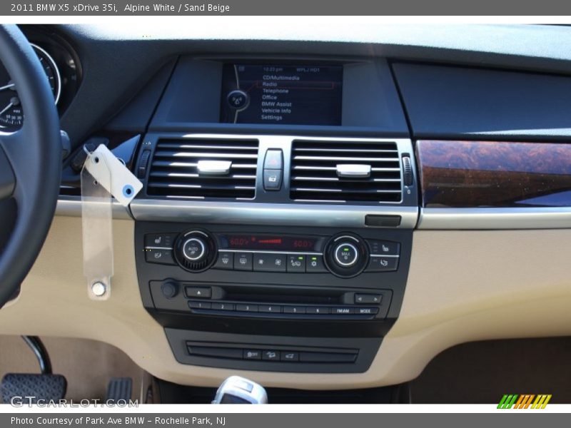 Alpine White / Sand Beige 2011 BMW X5 xDrive 35i