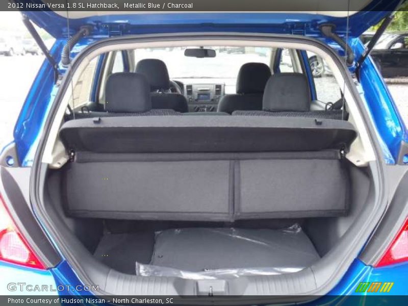  2012 Versa 1.8 SL Hatchback Trunk