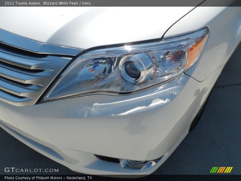 Blizzard White Pearl / Ivory 2011 Toyota Avalon