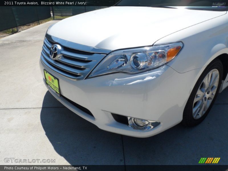 Blizzard White Pearl / Ivory 2011 Toyota Avalon