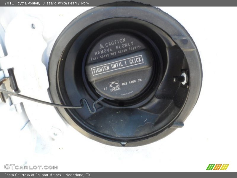 Blizzard White Pearl / Ivory 2011 Toyota Avalon
