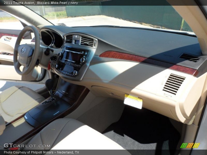 Blizzard White Pearl / Ivory 2011 Toyota Avalon