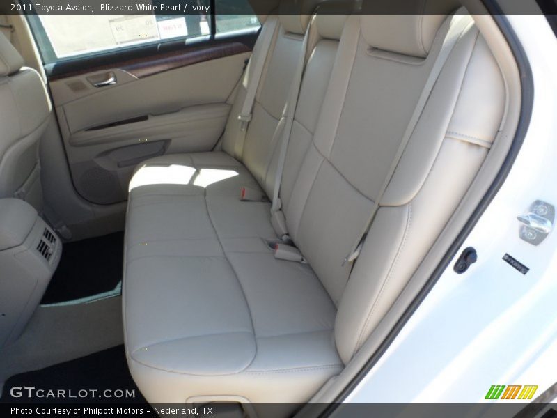 Blizzard White Pearl / Ivory 2011 Toyota Avalon
