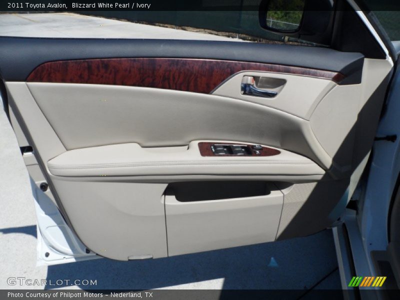 Blizzard White Pearl / Ivory 2011 Toyota Avalon