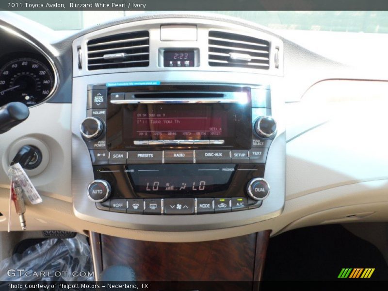 Blizzard White Pearl / Ivory 2011 Toyota Avalon