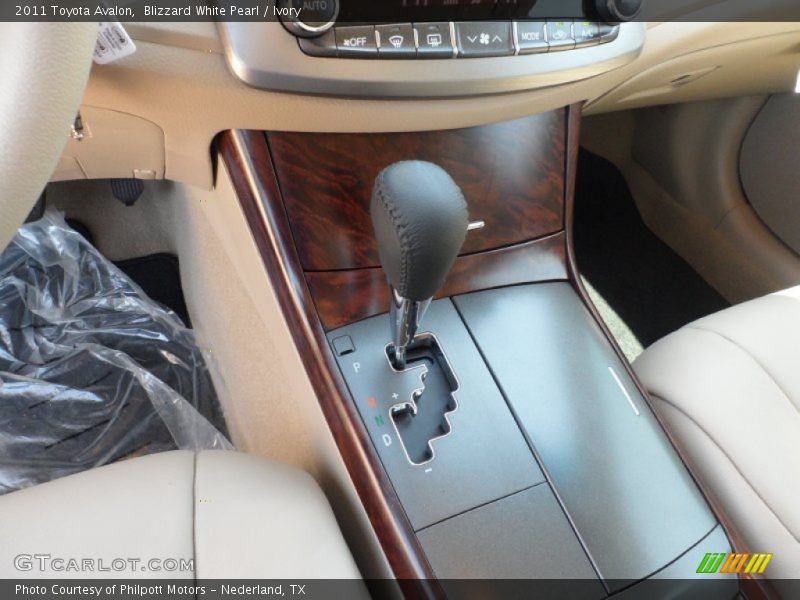 Blizzard White Pearl / Ivory 2011 Toyota Avalon