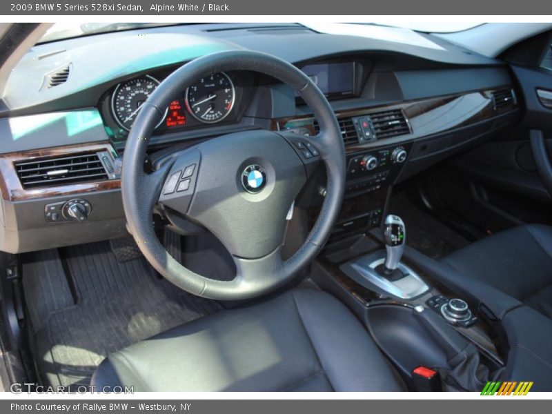 Alpine White / Black 2009 BMW 5 Series 528xi Sedan