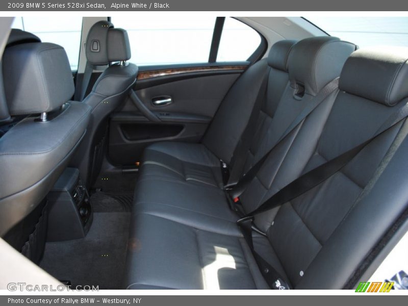 Alpine White / Black 2009 BMW 5 Series 528xi Sedan