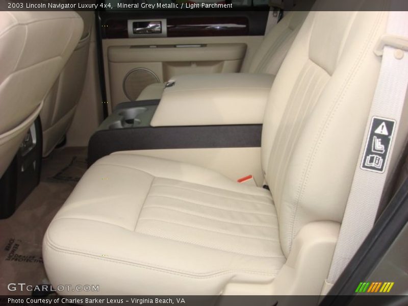Mineral Grey Metallic / Light Parchment 2003 Lincoln Navigator Luxury 4x4