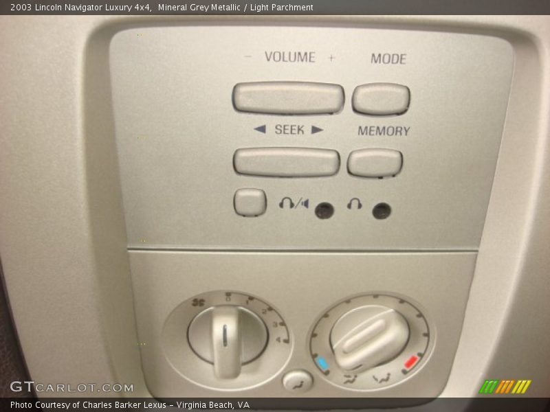 Mineral Grey Metallic / Light Parchment 2003 Lincoln Navigator Luxury 4x4