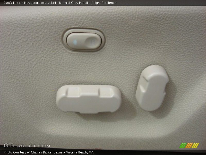 Mineral Grey Metallic / Light Parchment 2003 Lincoln Navigator Luxury 4x4