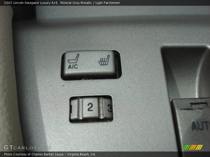 Mineral Grey Metallic / Light Parchment 2003 Lincoln Navigator Luxury 4x4