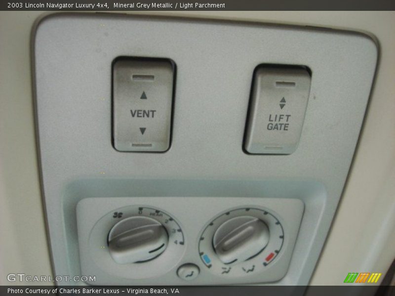 Mineral Grey Metallic / Light Parchment 2003 Lincoln Navigator Luxury 4x4