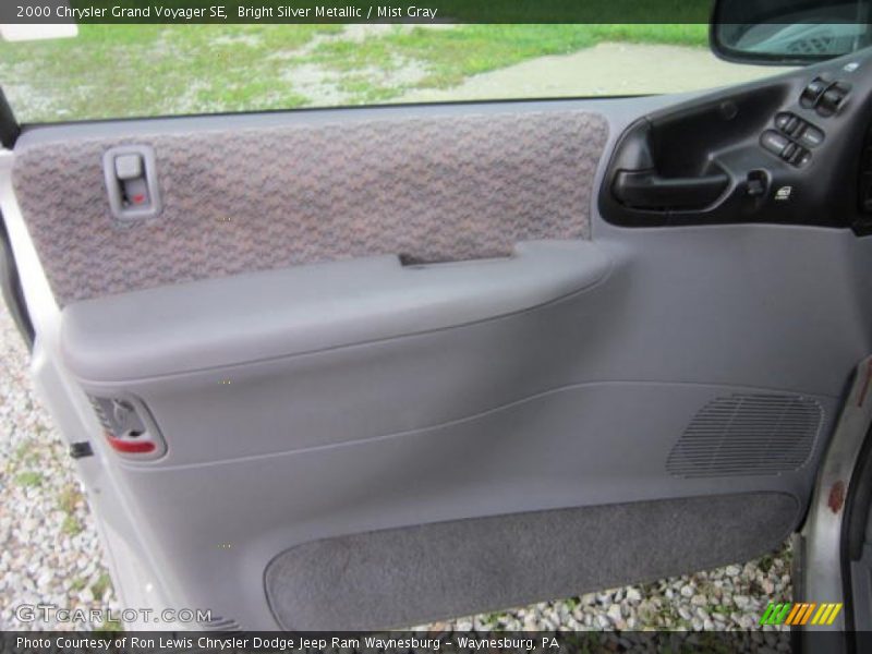 Bright Silver Metallic / Mist Gray 2000 Chrysler Grand Voyager SE
