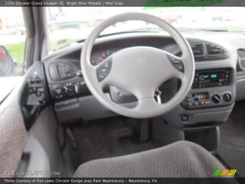 Bright Silver Metallic / Mist Gray 2000 Chrysler Grand Voyager SE