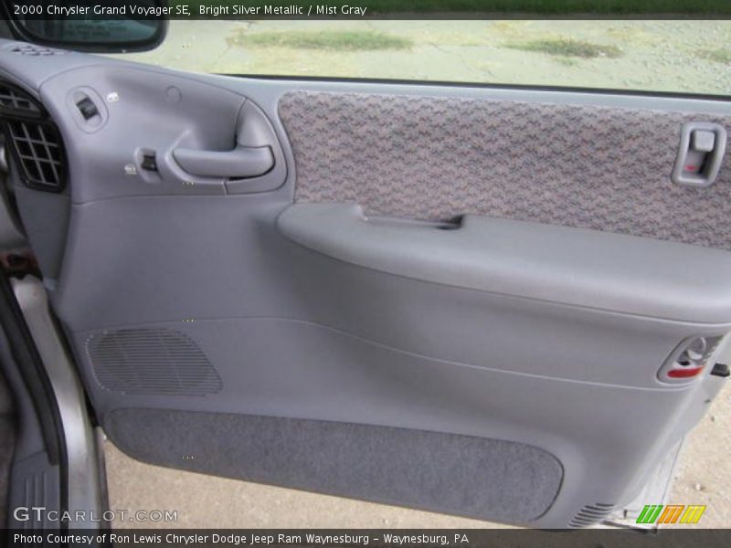 Bright Silver Metallic / Mist Gray 2000 Chrysler Grand Voyager SE