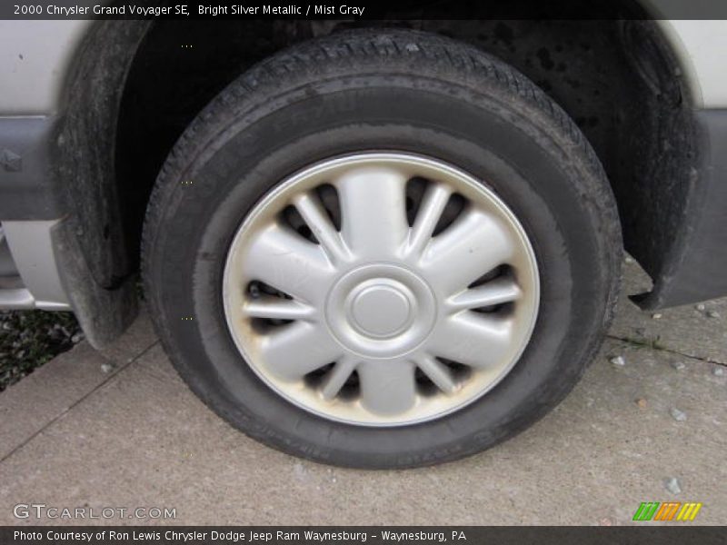 Bright Silver Metallic / Mist Gray 2000 Chrysler Grand Voyager SE