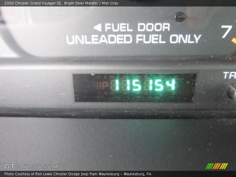 Bright Silver Metallic / Mist Gray 2000 Chrysler Grand Voyager SE