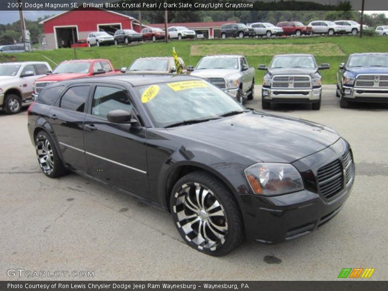 Front 3/4 View of 2007 Magnum SE