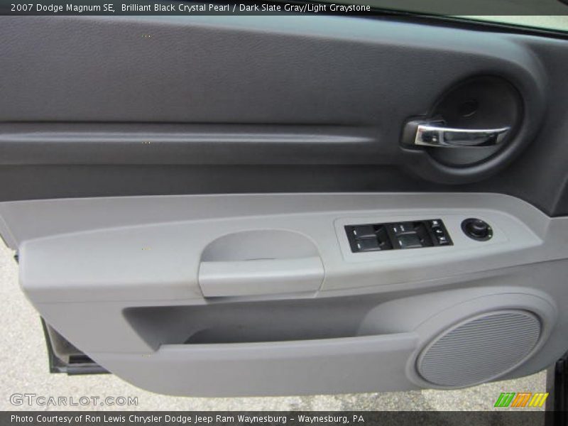 Brilliant Black Crystal Pearl / Dark Slate Gray/Light Graystone 2007 Dodge Magnum SE