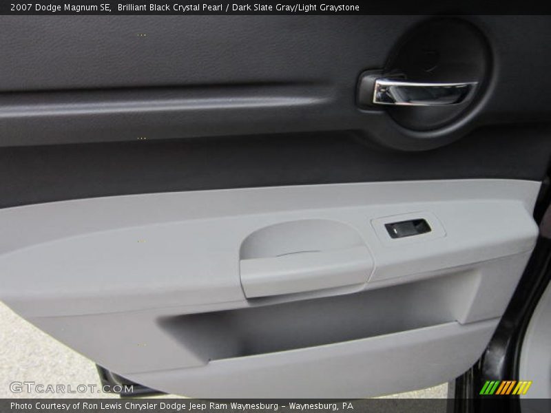 Brilliant Black Crystal Pearl / Dark Slate Gray/Light Graystone 2007 Dodge Magnum SE