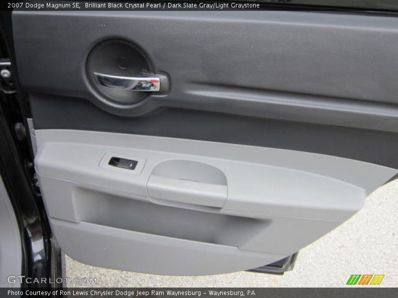 Brilliant Black Crystal Pearl / Dark Slate Gray/Light Graystone 2007 Dodge Magnum SE
