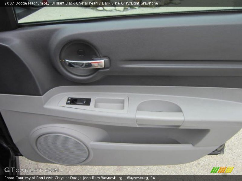 Brilliant Black Crystal Pearl / Dark Slate Gray/Light Graystone 2007 Dodge Magnum SE