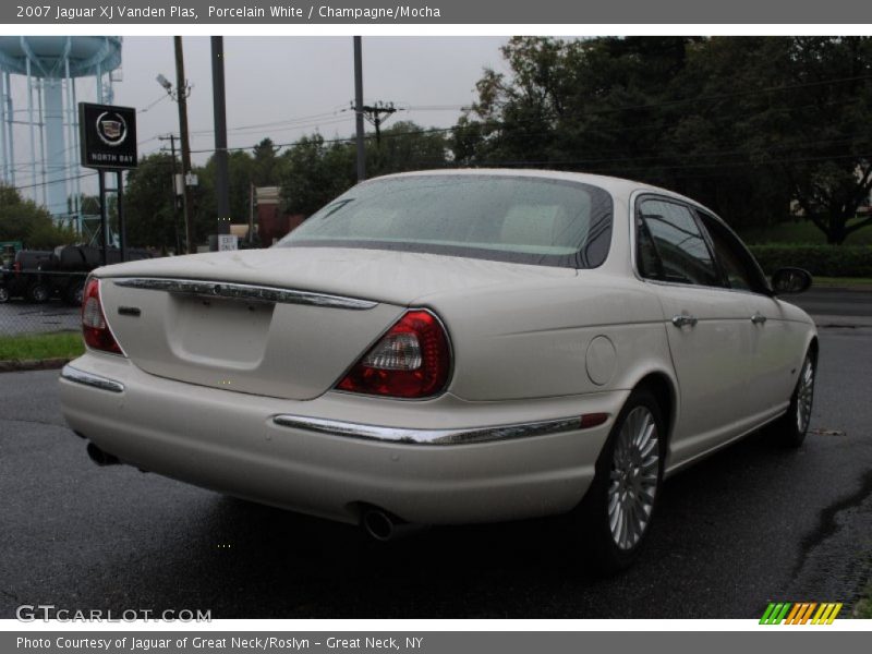 Porcelain White / Champagne/Mocha 2007 Jaguar XJ Vanden Plas