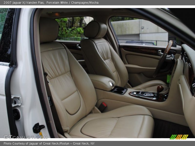 Porcelain White / Champagne/Mocha 2007 Jaguar XJ Vanden Plas
