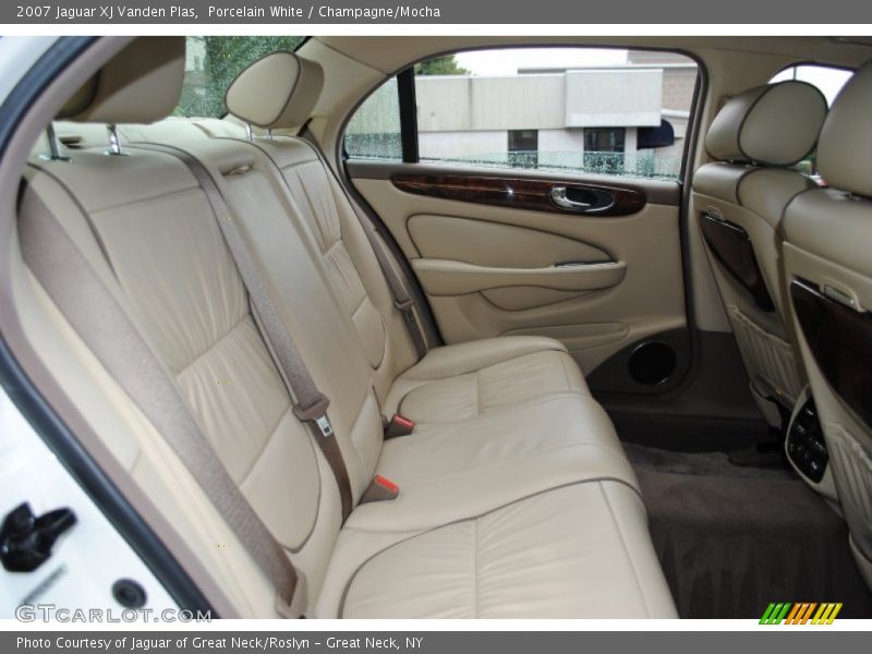 Porcelain White / Champagne/Mocha 2007 Jaguar XJ Vanden Plas