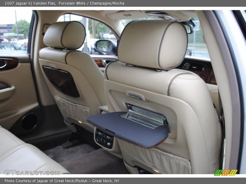 Porcelain White / Champagne/Mocha 2007 Jaguar XJ Vanden Plas