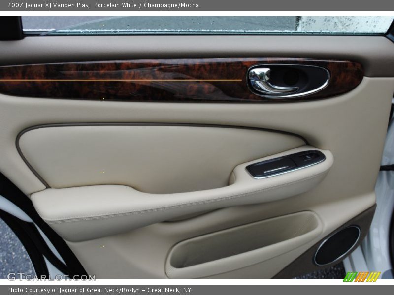 Porcelain White / Champagne/Mocha 2007 Jaguar XJ Vanden Plas