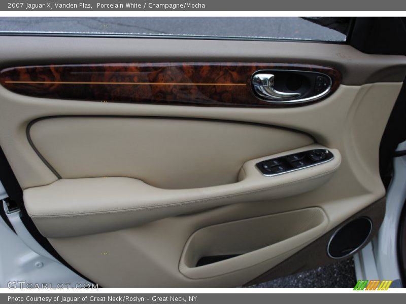 Porcelain White / Champagne/Mocha 2007 Jaguar XJ Vanden Plas