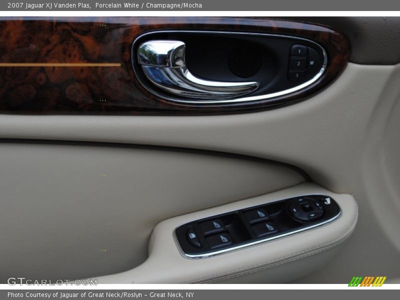 Porcelain White / Champagne/Mocha 2007 Jaguar XJ Vanden Plas