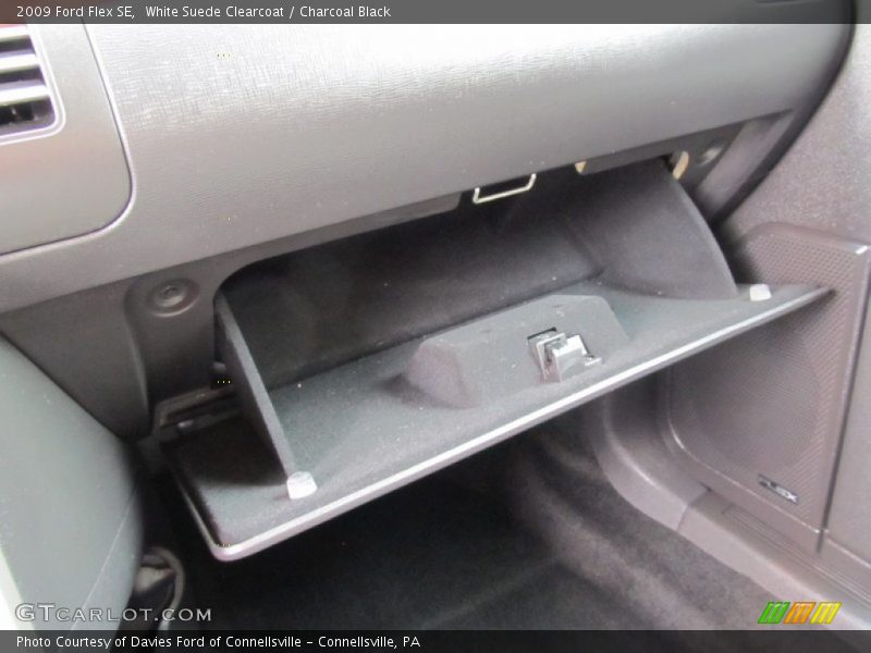 White Suede Clearcoat / Charcoal Black 2009 Ford Flex SE