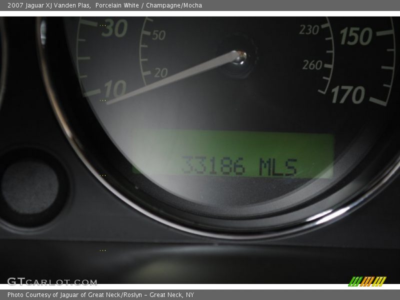 Porcelain White / Champagne/Mocha 2007 Jaguar XJ Vanden Plas
