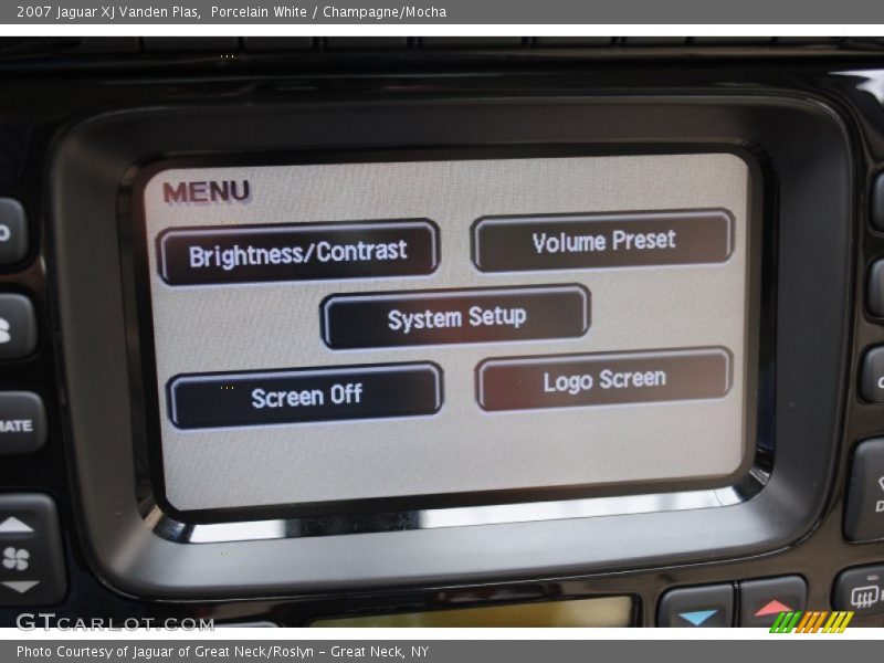 Porcelain White / Champagne/Mocha 2007 Jaguar XJ Vanden Plas