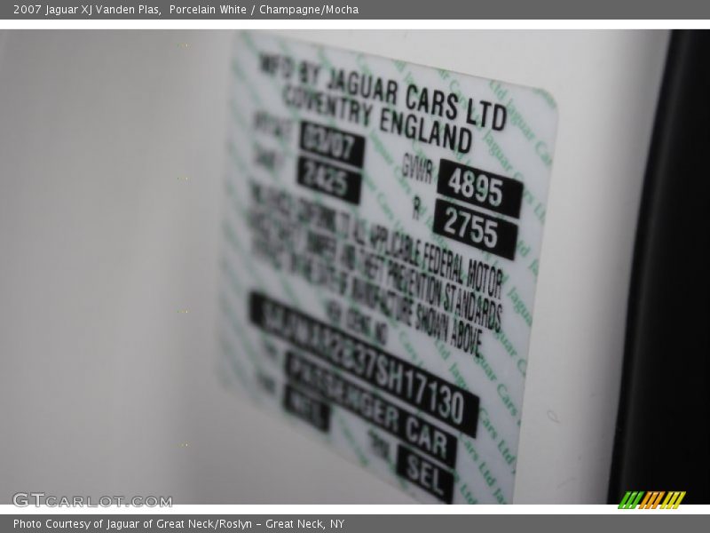 Porcelain White / Champagne/Mocha 2007 Jaguar XJ Vanden Plas