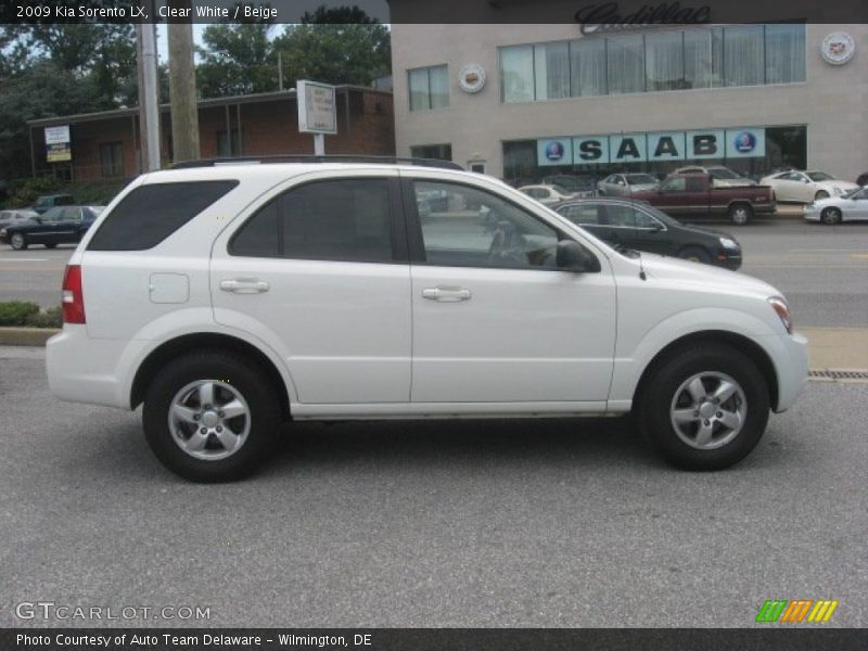 Clear White / Beige 2009 Kia Sorento LX