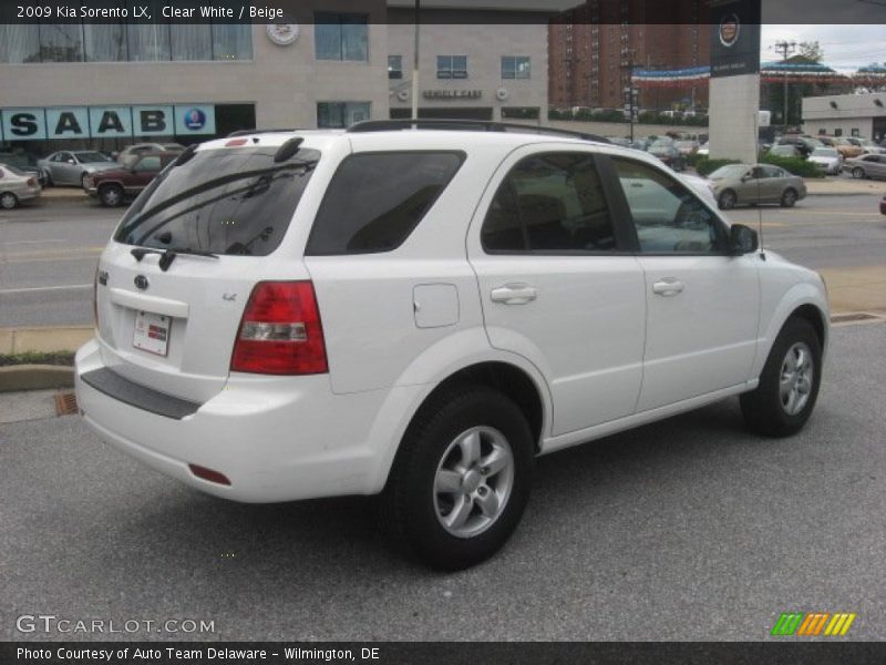 Clear White / Beige 2009 Kia Sorento LX
